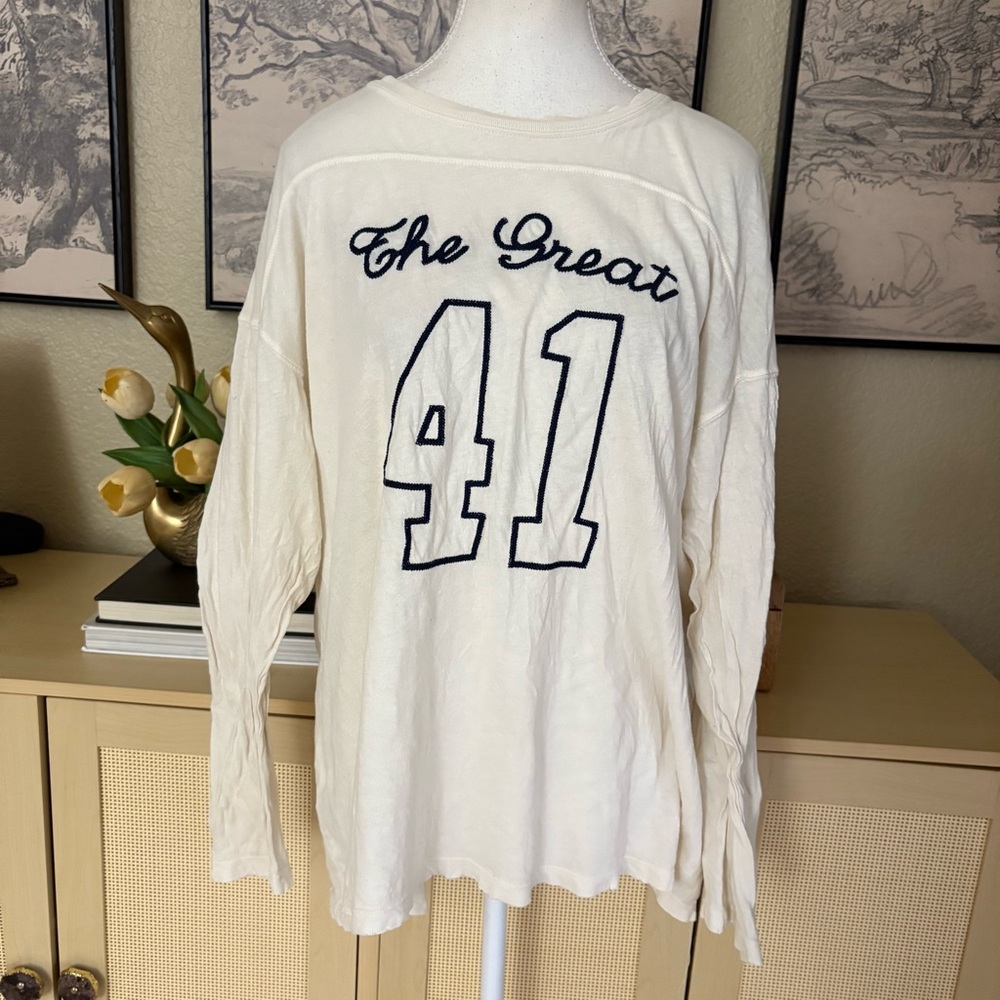 THE GREAT. Cream Long Sleeve 'The Great 41' Appliqué Tee